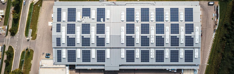 Photovoltaikanlage auf dem Dach von Werk 2