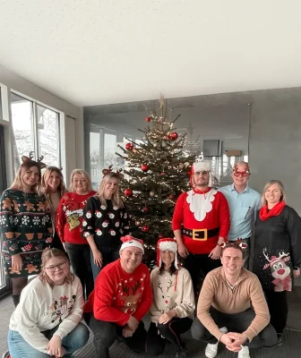Das ROMA Team feiert gemeinsam Weihnachten
